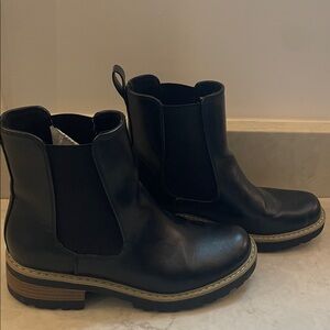 Black Universal Thread Ankle Boots